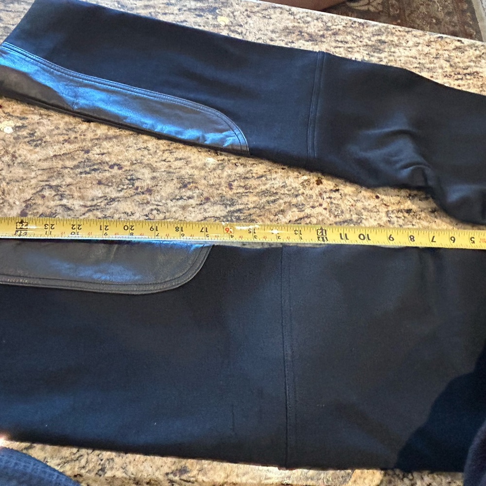Woman’s Harley Davidson leather riding pants - Picture 5 of 9